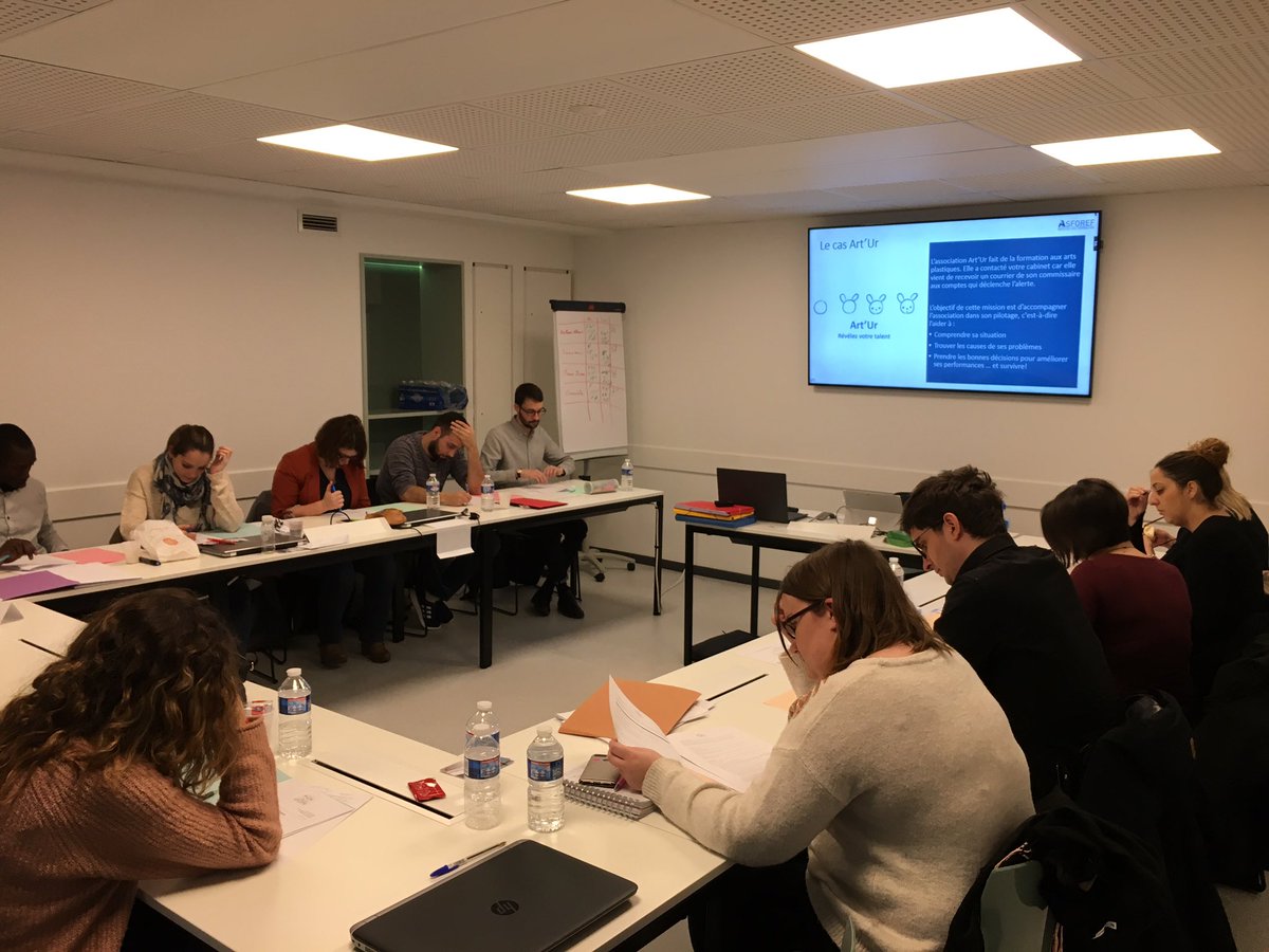 LudovicMelot's tweet photo. Les collaborateurs d’#ecoll de #Asforef - @OECParis en pleine séance de travail pour sauver une association de la faillite.... https://t.co/sRHVWxs95x