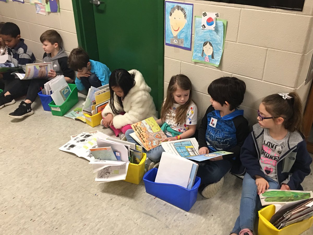 deb_dwesley's tweet photo. Celebrating reading #gr8gbe #RAA @NEAToday @YCSD https://t.co/0eg7jyGI8T
