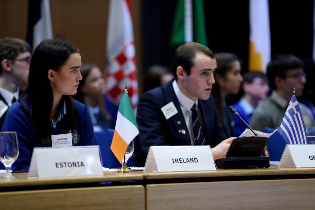eurireland's tweet photo. We’re back in #ModelCouncil for a great afternoon full of knowledge, passion &amp; enthusiasm 👏. 26 schools from all around 🇮🇪 making contributions about the #MFF #EUBudgets! Will be a tough decision for judges ⁦@Noelle_OC⁩ &amp; ⁦@JamesTempleS⁩ 🤞 https://t.co/EOzLtPW1O6