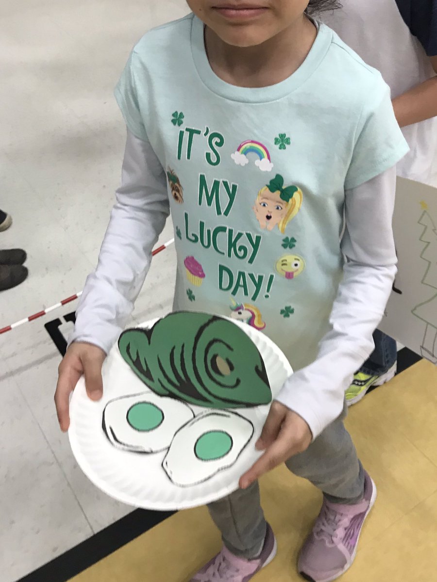 fieldsfitfamily's tweet photo. What a great way to start off the day here @ Fields. We held a parade in honor Dr. Seuss and our Ss really enjoyed celebrating his birthday. #strongreader~strongmind. @fieldsfitfalcon https://t.co/ZqbgBQwOlF