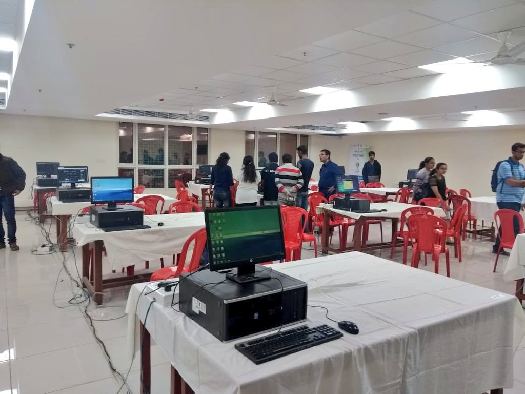 VCofficeBHU's tweet image. विश्व के सबसे बड़े हैकाथाॅन की शुरूआत।
पूरे देश में यह कार्यक्रम 42 शहरों, 48 नोडल सेन्टर, 1400 टीम, 11000 प्रतिभागी, 350 विभिन्न तरीके की समस्याओं पर आधारित 36 घण्टे लगातार आयोजन।
@miciicbhu19 @i4CIndia
#SIH2019 #SIH2019GrandFinale #SoftwareEdition #SIH2019NodalCenter