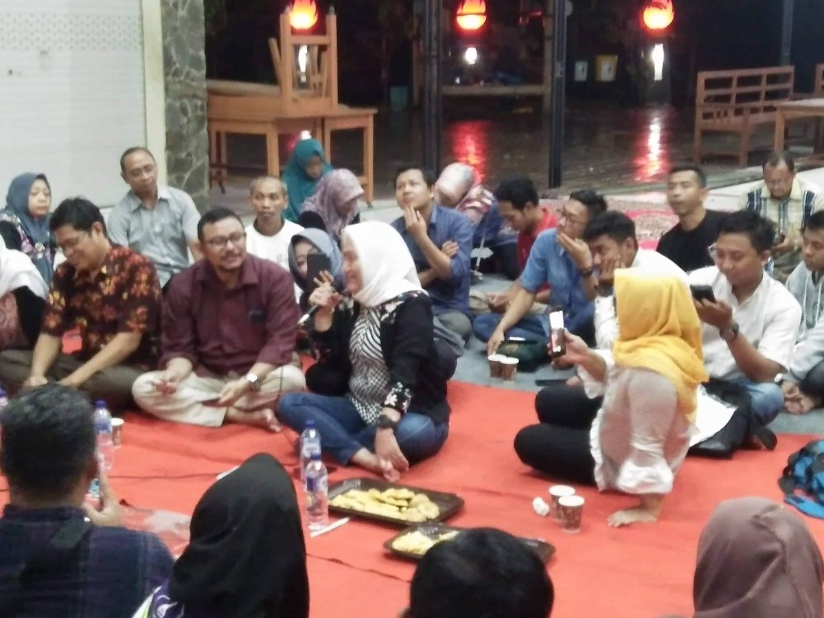 ani_umik's tweet photo. Berasa tak berjarak bersama Ibunda kita.
#pinarakbojonegoro 
#BojonegoroProduktif
@anna_muan32 https://t.co/F2j7RKBOkv