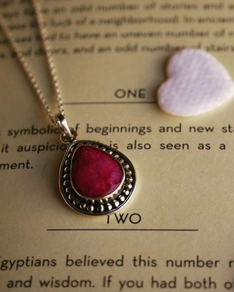 AnnaKorsStore's tweet photo. Image credit: @jewelsandgemsdublin (Instagram)
Ruby is another gemstone that inspires love and passion!
#rubypendant #rubystone #rubyjewelry #rubypendant #handmadegifts #gemstonejewelry #gemstonering #dublinfashion #dublinblogger #jewelrydesigners #gemstonelover #minimaljewelry https://t.co/BvkDmKAZ5m