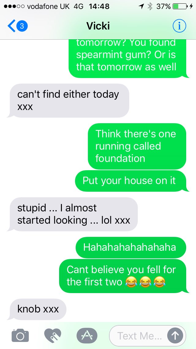 AdamHughesss's tweet photo. Me sister asking me for a tip on the horses 😂😂😂 https://t.co/2AG9lINe6U