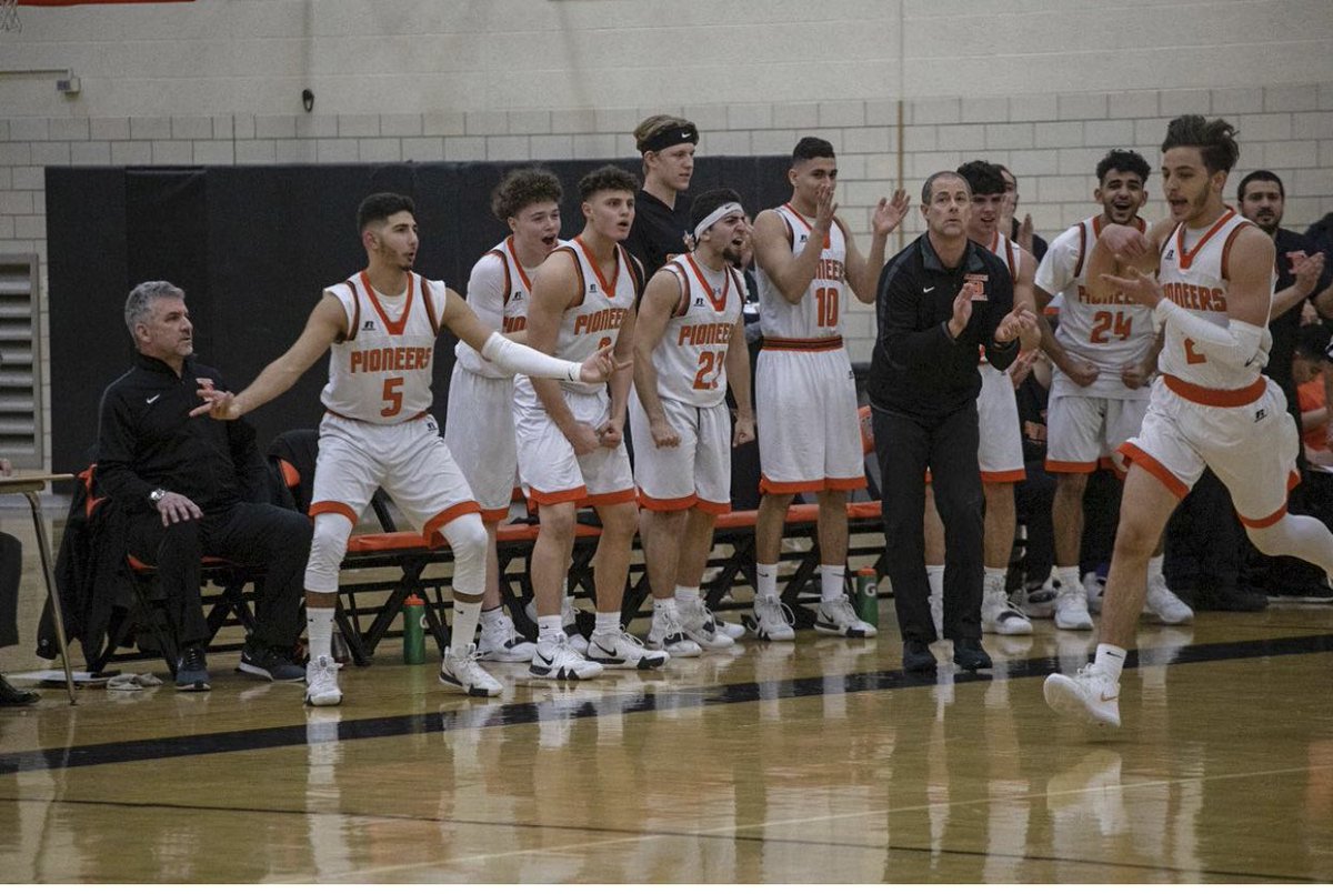 DearbornBBALL's tweet photo. GAMEDAY MOOD:

REMINDER: WHITE OUT⬜️⬜️❕❕

#BeatFranklin https://t.co/sjvdNzh3nG