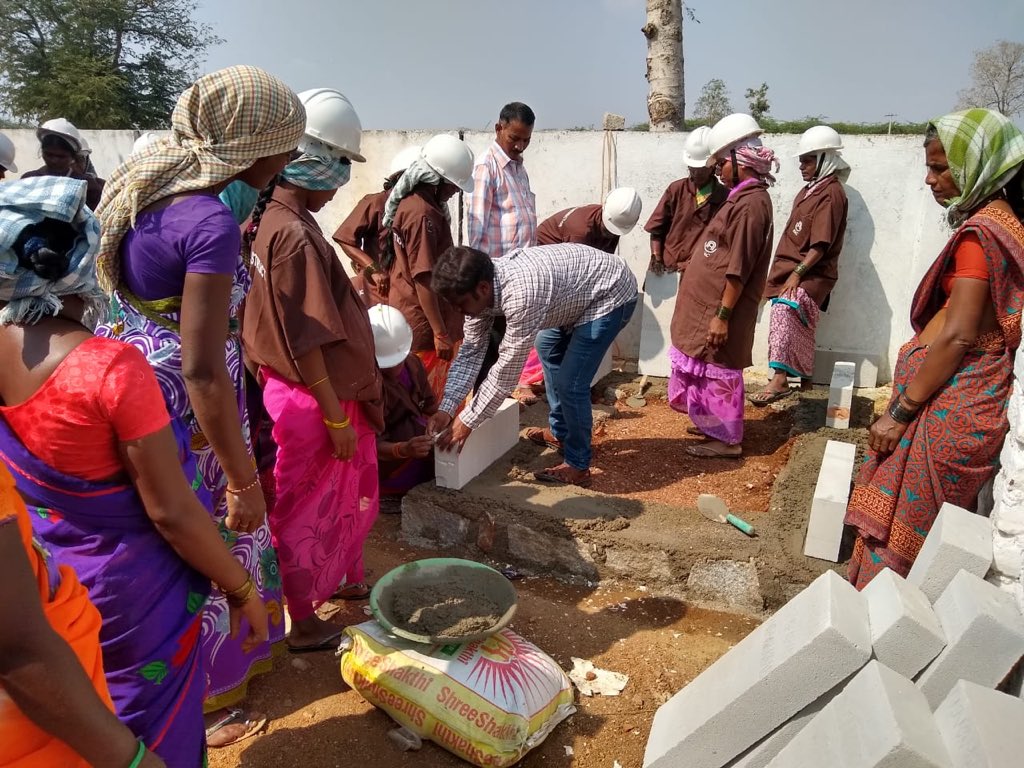 Our SBM(G) MBNR team had an opportunity to meet the women masons at CC Kunta Mandal, who had their last day in their training session. Fully confident and empowered community today have stood on their feet.