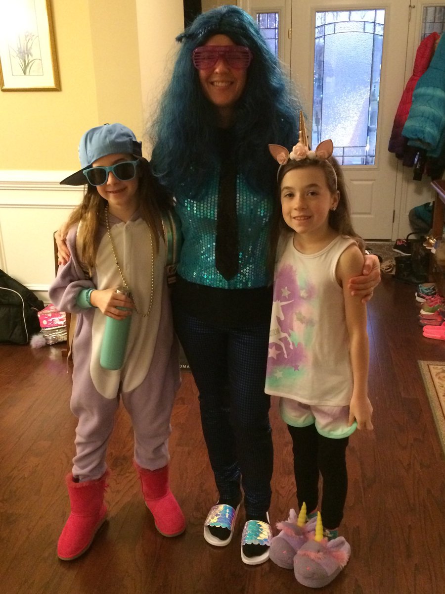 PHS is celebrating our $26,400 JUMP ROPE for HEART success with an “Out of this World/Fantasy” Day! ❤️ the sights in our halls today! 🧜‍♀️🧚🏿‍♂️🧞‍♀️🦹🏼‍♂️🧝‍♀️ <a href="/KidsHeartChall/">Kids Heart Challenge</a>  <a href="/PHSmariners/">PHS</a>