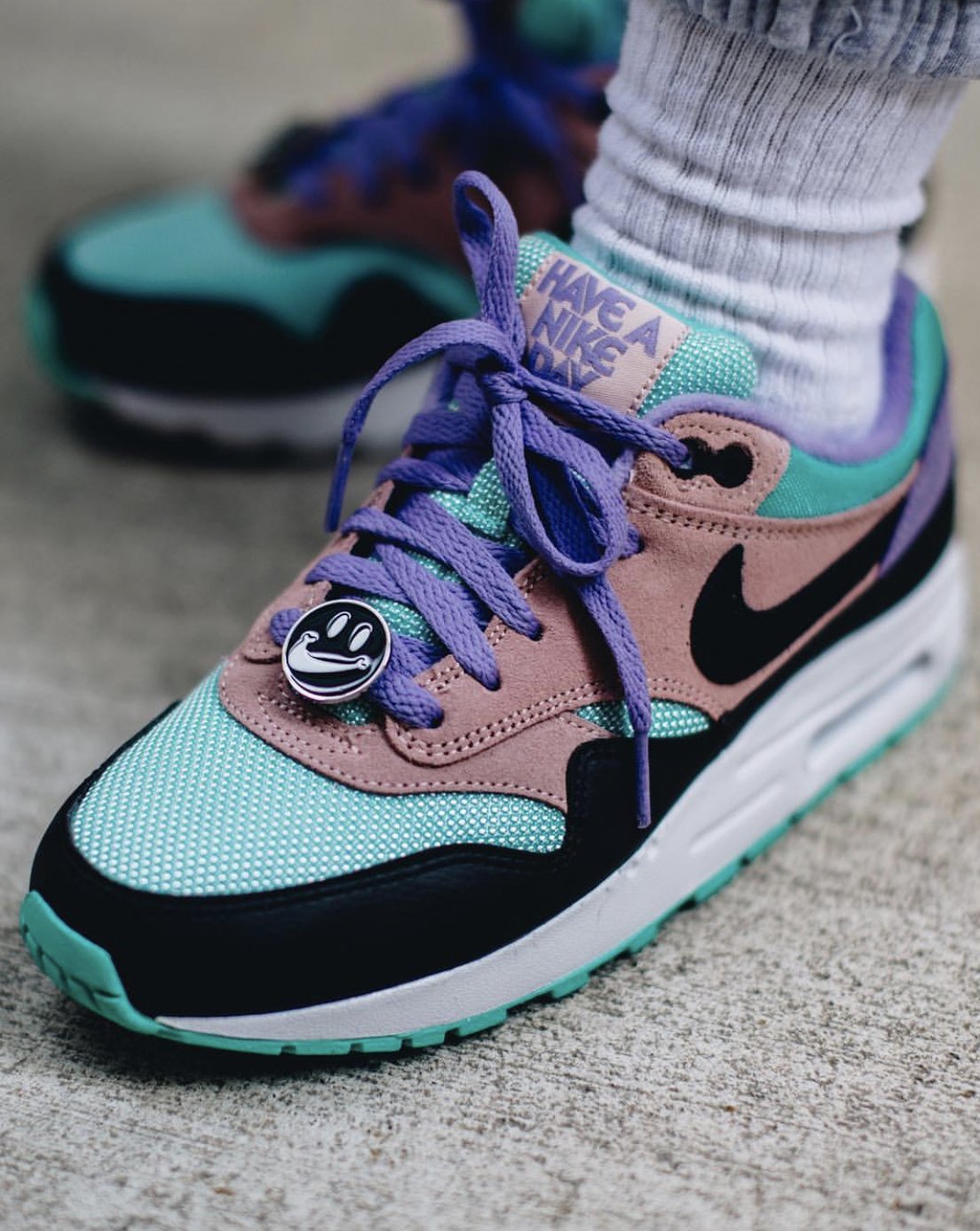 Sneaker Shouts™ on X: LIVE via Nike US Familia x Nike Air Max 1