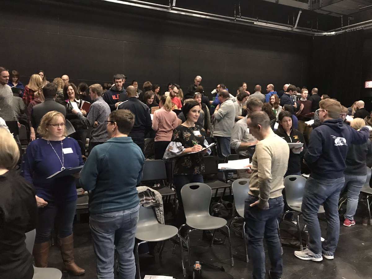 IL_CivicsHub's tweet photo. 98 people in a black box engaging in a Structured Academic Controversy to demonstrate #civicsinthemiddle @DCSSConference Winning! #DCSS19 @LisaWilluweit @IllinoisCivics @McCormick_Fdn @mrdyche https://t.co/Q0jIVmQm2M