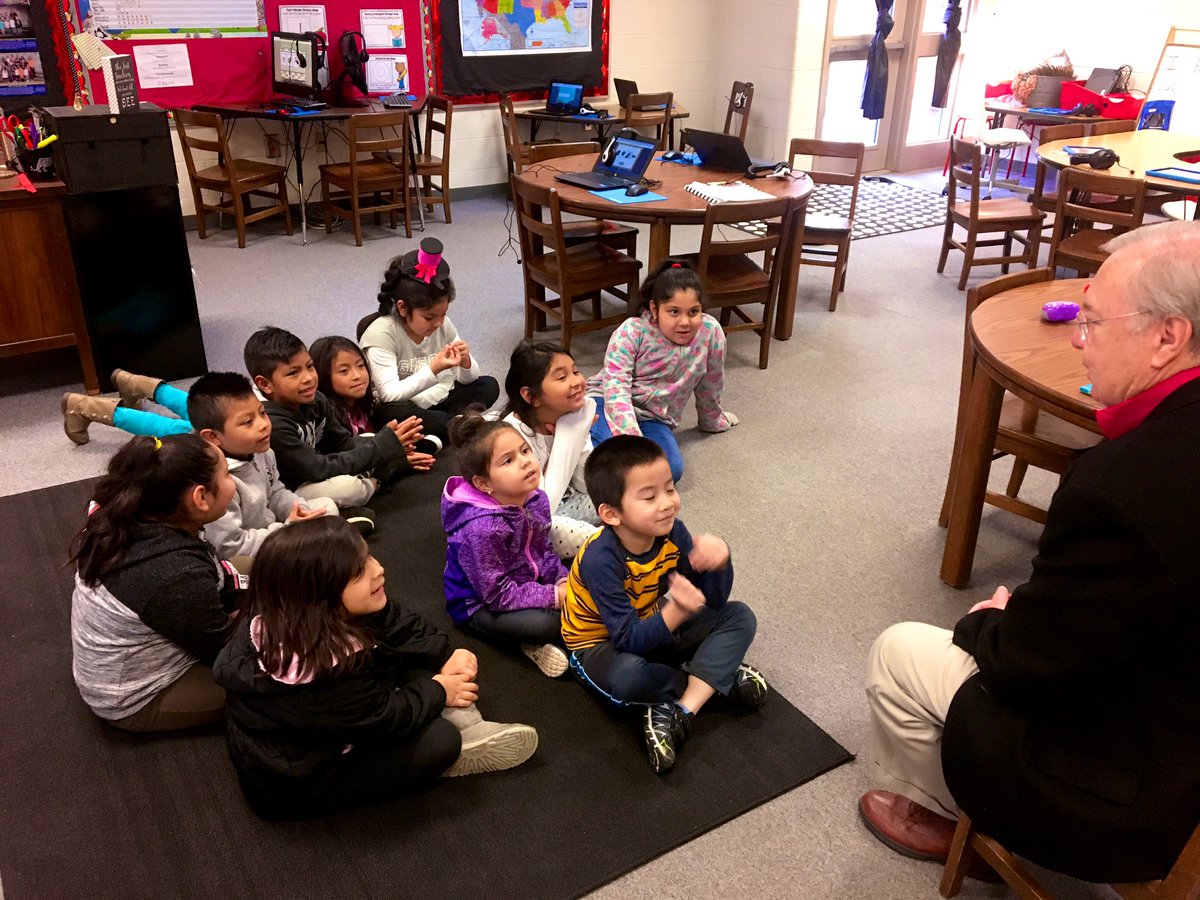 MurrayESOL's tweet photo. Thank you for reading with us John Kenemer! #ReadAcrossAmerica  #cokerelementary #murrayproud https://t.co/8kUggseYaj