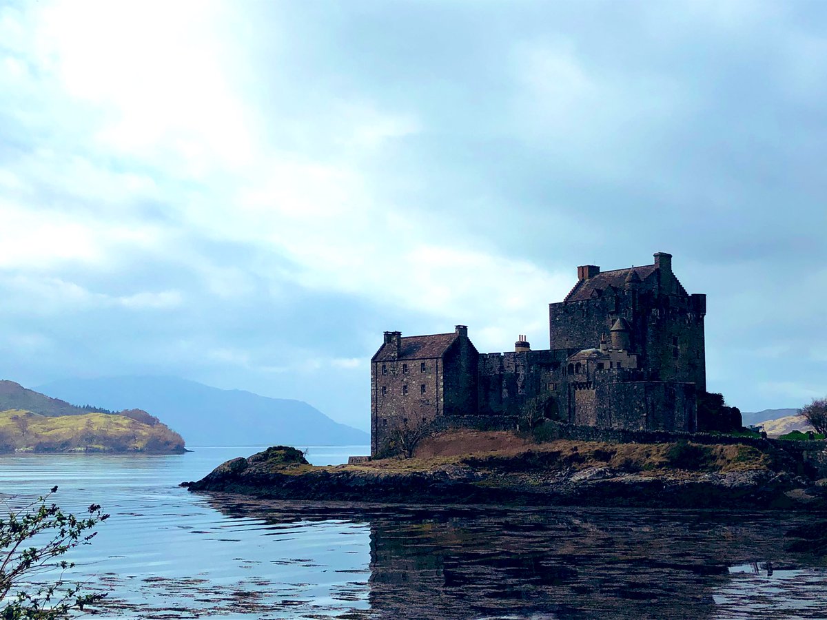 annemcalp's tweet image. In my happy place filming in the northwest Highlands! New #Landward series starts next month #bbcscotland #bbcscotlandchannel #Scotland #scenery #kintail #eileandonan @BBCScotland