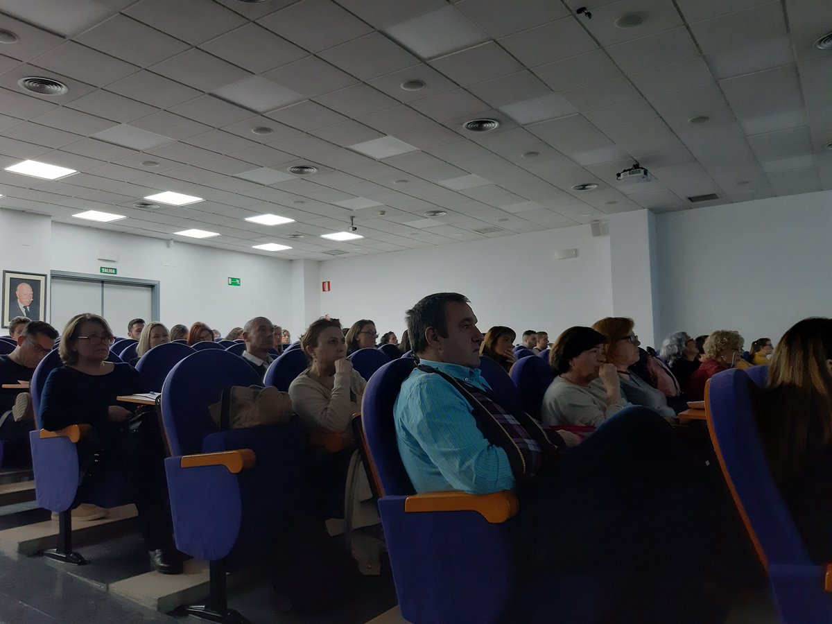 elechover's tweet photo. Salón de actos del @hguvalencia a rebosar en #UICenfermerasCV19. Comienza la jornada!!! https://t.co/6GARcJduDK