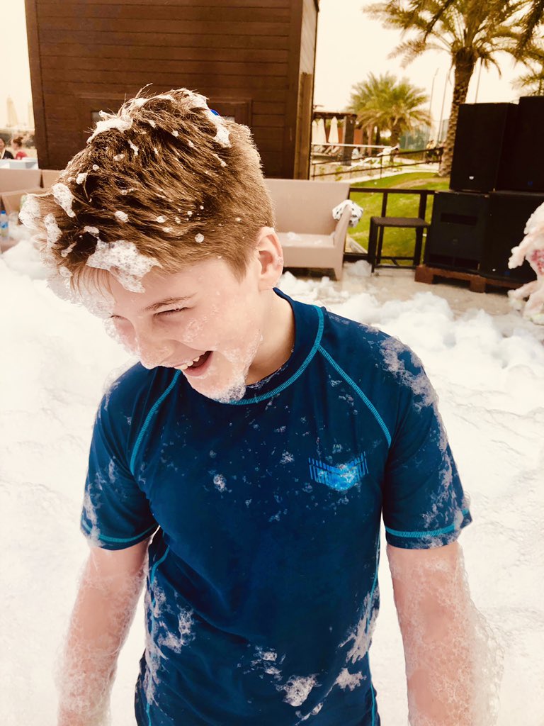Fl4nners's tweet image. Oscar enjoying the Beach Foam Party #rixosbabalbahr #rixosmoments