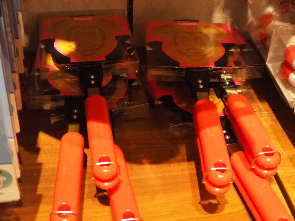 末松明葉 ホームストア 新発売の歯ブラシスタンドや保冷剤 あったりなかったりのワッフルメーカー売ってました 東京 ディズニーランド 東京ディズニーリゾート35周年