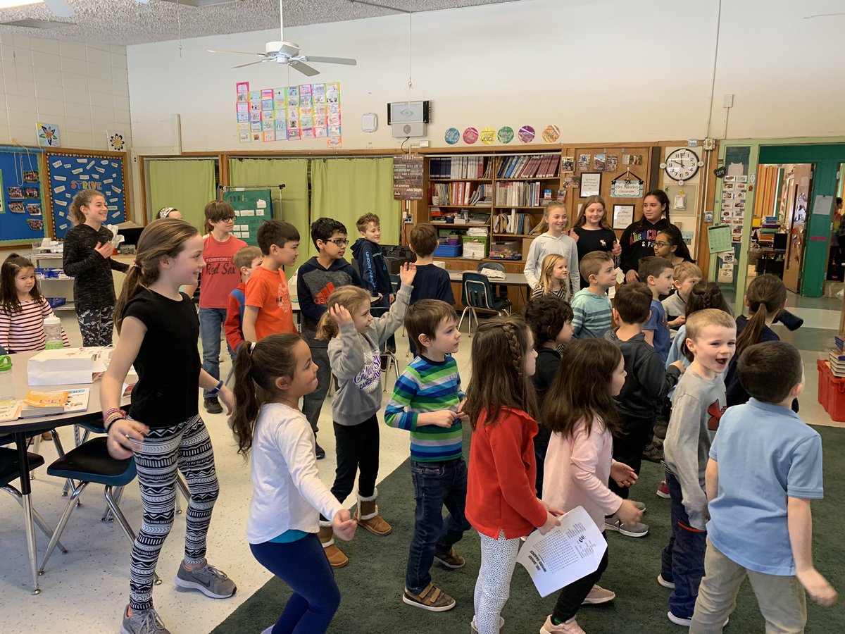 MrsParnellsKSs's tweet photo. Stop #2- reading with Mrs. Hanafin’s 5th graders! https://t.co/fQYqskYljt