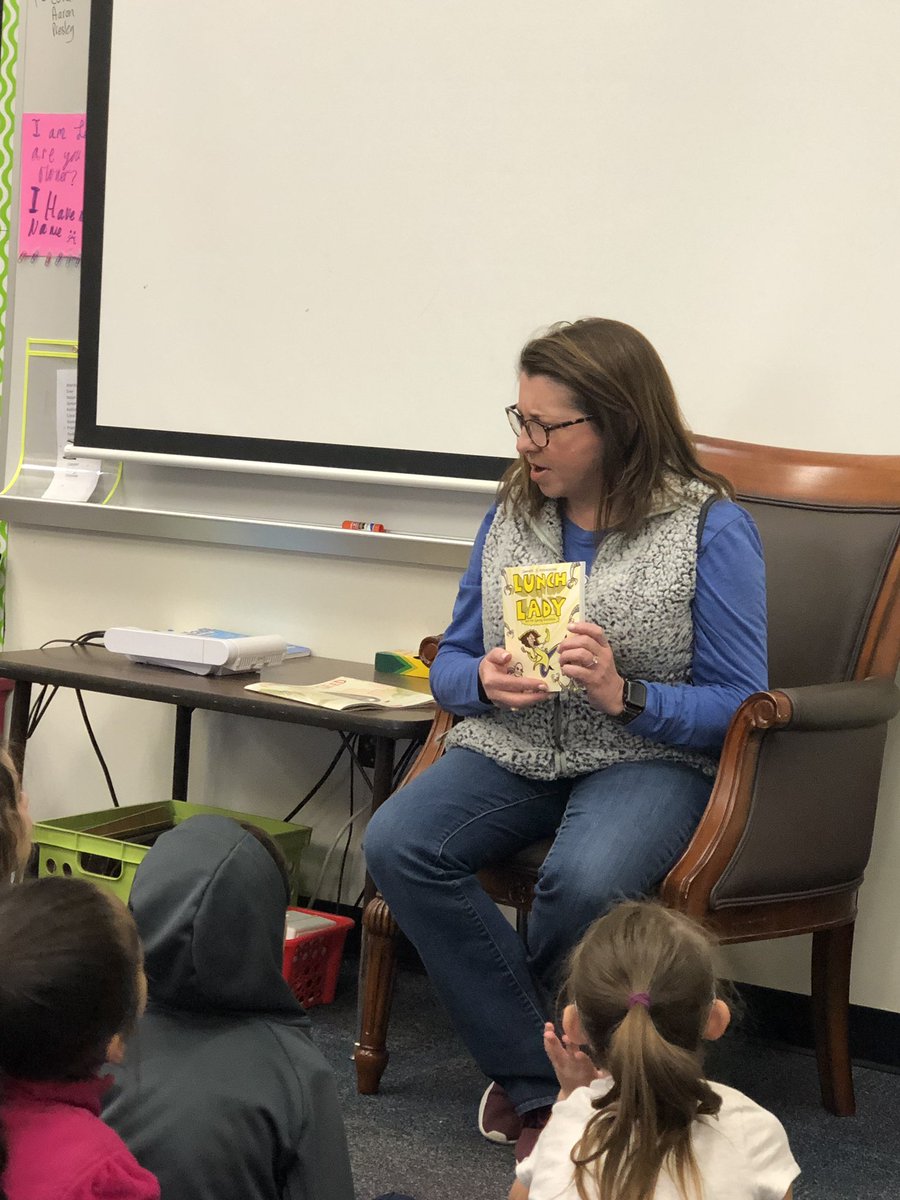 rterrell1st's tweet image. #ReadAcrossAmericaDay with @notmotherofyear. Thanks for reading to our #carsonstars.