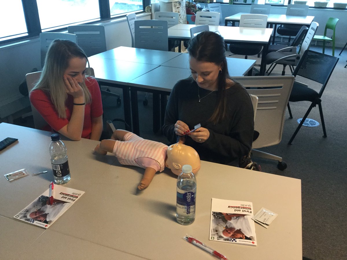 PavlaBoulton's tweet photo. BA Early Years @USWDepEd students getting skills for life with a @BritishRedCross Emergency first aid : save a life (child &amp; baby) qualification. @UniSouthWales .👍🏻👩‍👧 https://t.co/djBHUuB78n