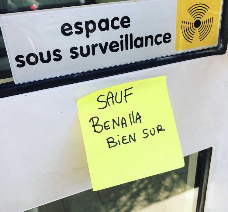«… Je ne sais pas qui a lancé cette mode… mais je kiffe ...! »
😂😂
#SaufBenallaBienSur