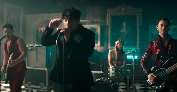 enews's tweet photo. The #JonasBrothers said they have 30 to 40 new songs already recorded and not to be dramatic, but this is already the best thing that will happen in 2019. https://t.co/kr71fAttGe https://t.co/TEP1yCXLu9