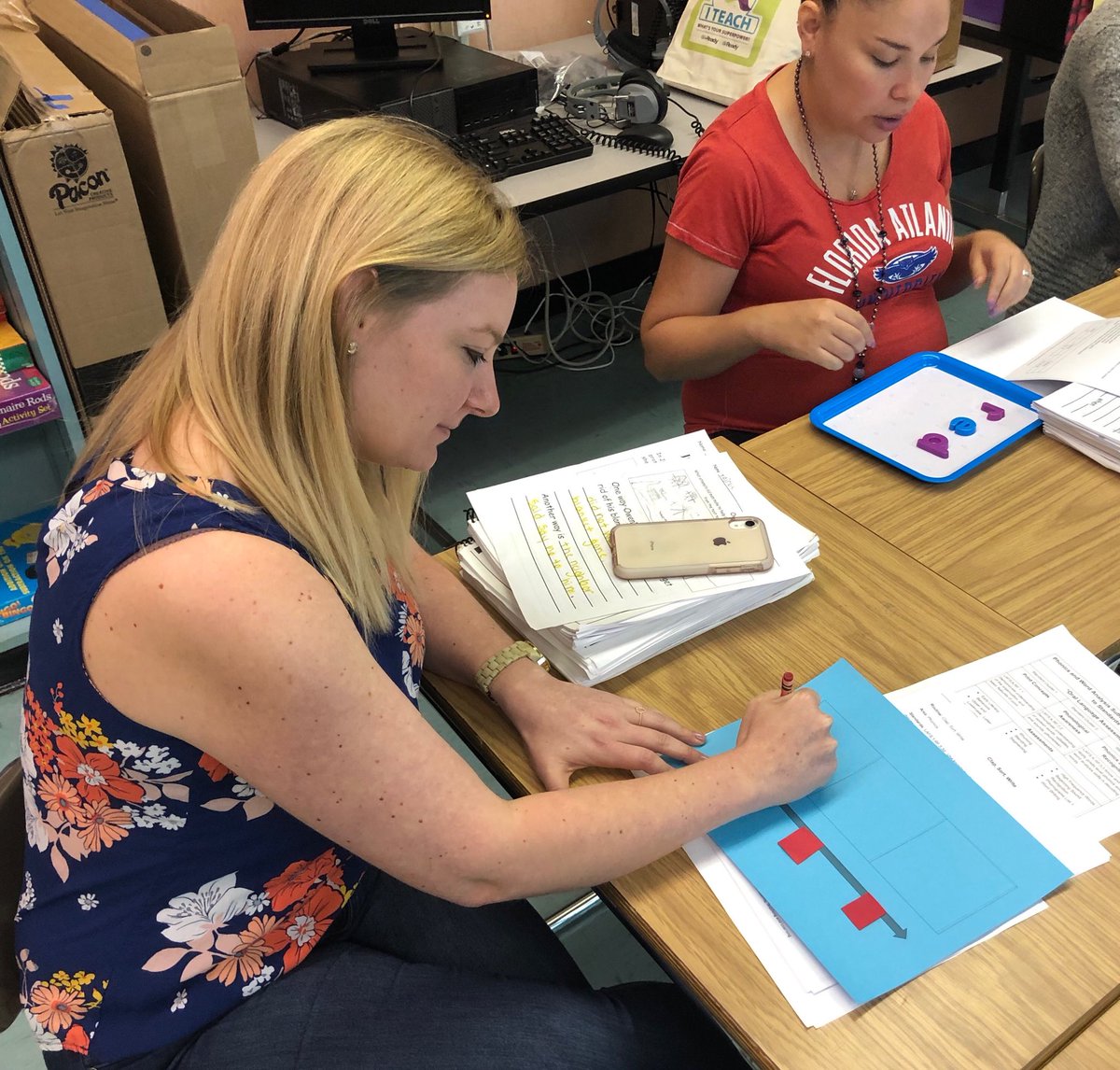 LSalinsky's tweet photo. Seminole Trails trying out multi-sensory strategies in their STARS meeting. Can’t wait to hear how your students are taking on new learning! 😊@KristenRulison #PBCmultisensory https://t.co/dB4BwAOpa0