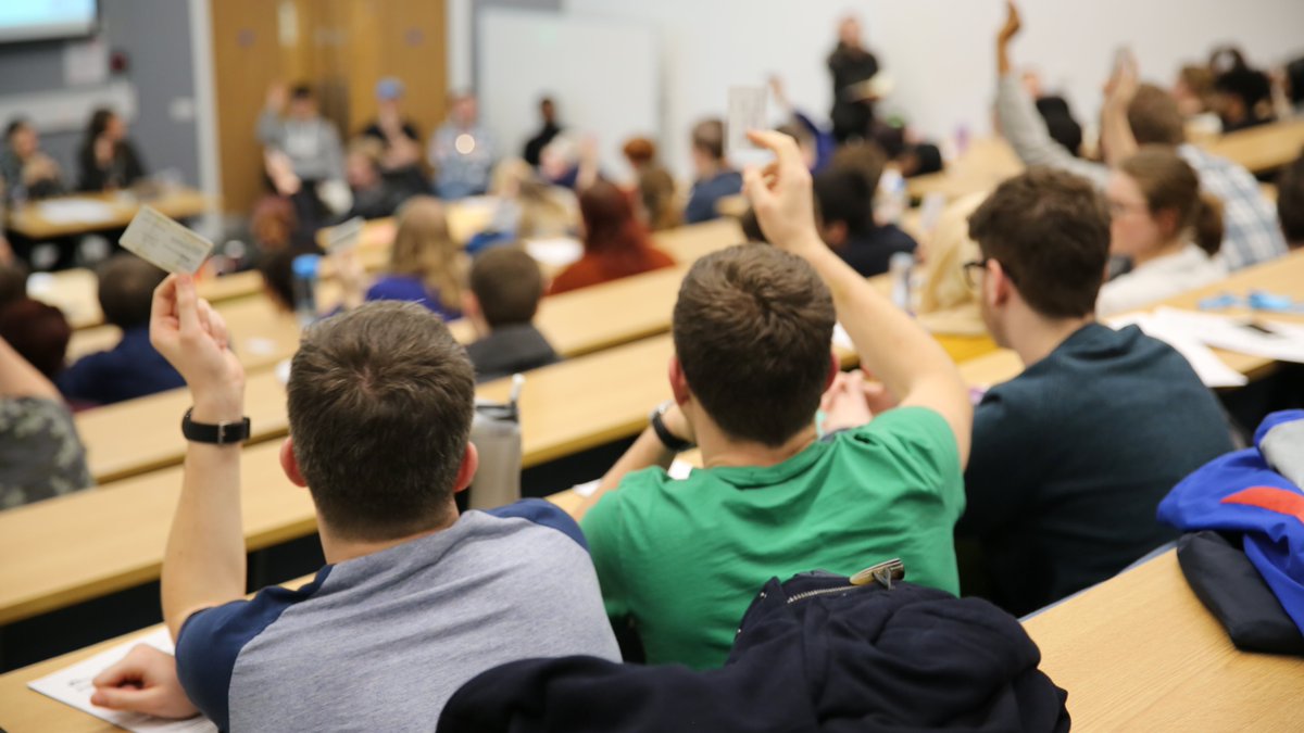 HuddersfieldSU's tweet image. Our #AcademicReps are already doing loads to make life better for #Huddersfield students.  #EducatingKirklees is a chance to be part of something even bigger. 💥

Next month we'll be hosting colleges from across #Kirklees to talk about getting young people involved in democracy.