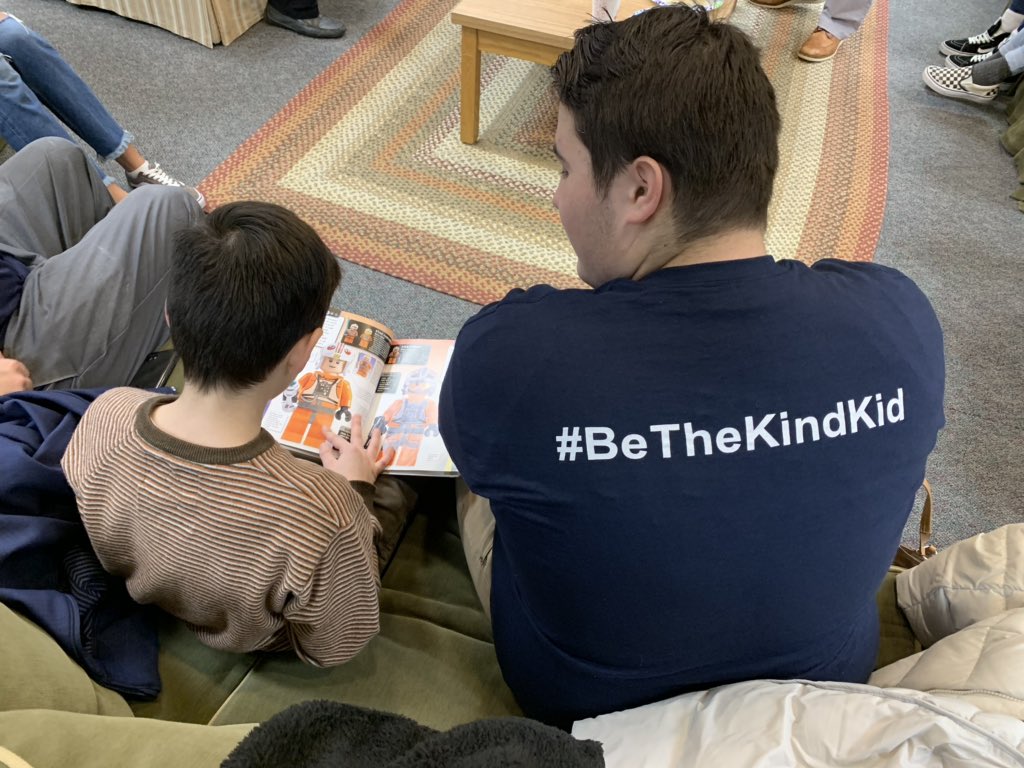 mengland_lths's tweet photo. Peer Leaders reading to 3rd, 4th & 5th graders at Newbury School. Spreading a message of #BeTheKindKid as part of Read Across America Day. #WEare #theregional #community @BravermanHHS https://t.co/GvzwRirtC4