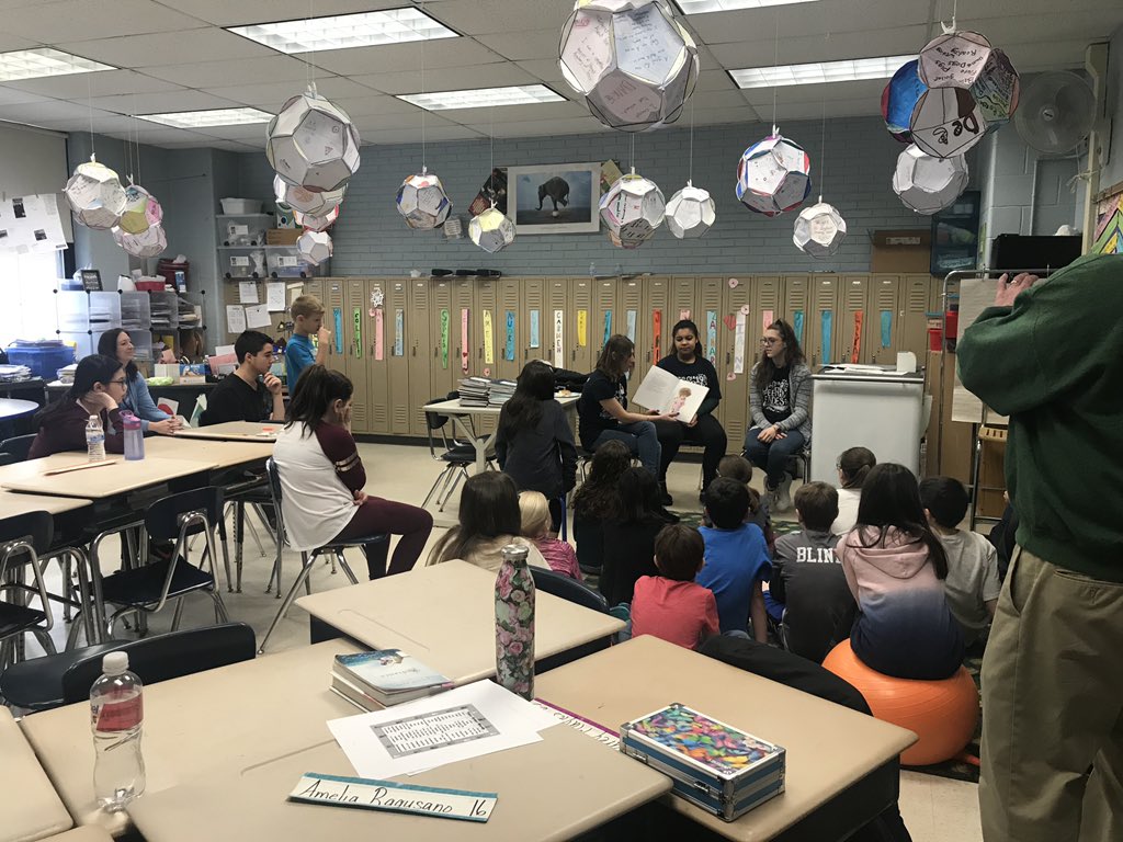 mengland_lths's tweet photo. Peer Leaders reading to 3rd, 4th & 5th graders at Newbury School. Spreading a message of #BeTheKindKid as part of Read Across America Day. #WEare #theregional #community @BravermanHHS https://t.co/GvzwRirtC4