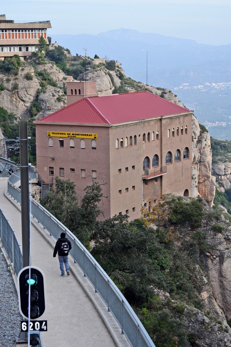 A partir d'avui i fins al 31 d'octubre, l'Aeri de #Montserrat amplia el seu horari per gaudir més del bon temps! Ja podeu venir cada dia, de 9:40 a 19:00. Més Aeri per a tothom! 😉🚡