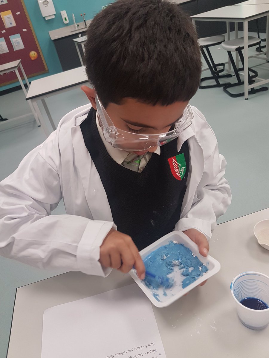 NSB_Science's tweet photo. Using cornflour, sand and food coloring to make kinetic sand which has both liquid and solid properties #fun #eca #nsb_secondary  #handson https://t.co/yvhQQczApy