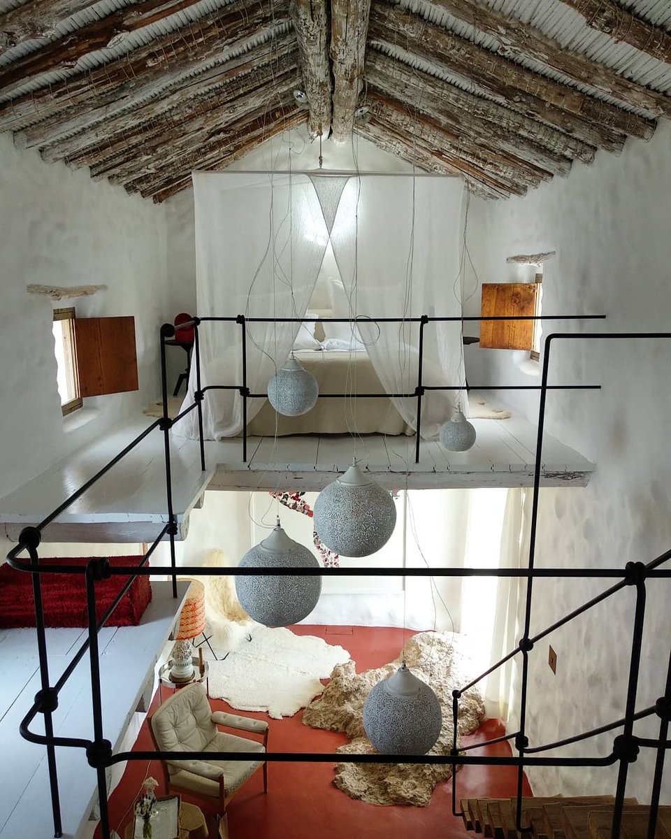 crisroba2's tweet image. Otra manera de darle la bienvenida al mes de Marzo... @ladonaira. Me quedo a vivir aquí.
#luxuryscape #slowlife #slowweekend #travelgirl