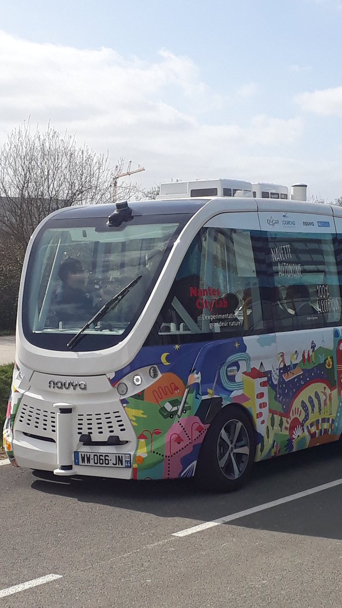 ThierryJahier's tweet photo. @FdeRugy a tenu sa promesse d essayer la navette de Nantes sur route ouverte.  Bravo et merci beaucoup de votre implication pour le @NantesCitylab https://t.co/E9tyJkcDoz