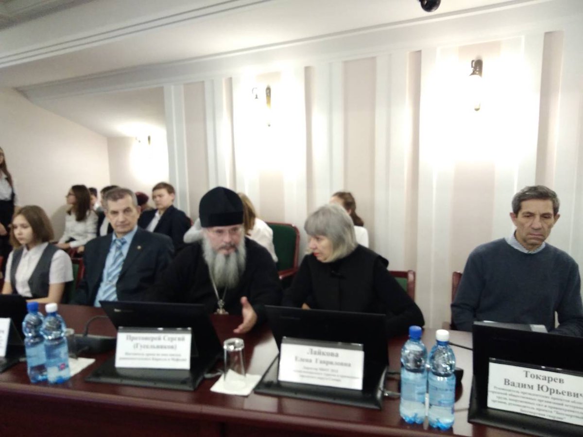 01.03.2019 в Думе г.о. Самара вручили дипломы победителям и призерам V городских Патриотических чтений имени маршала       Василевского «Герои Отечества». Чтения проходят в Самаре с 2014 года по инициативе школы  № 40, носящей имя великого полководца.