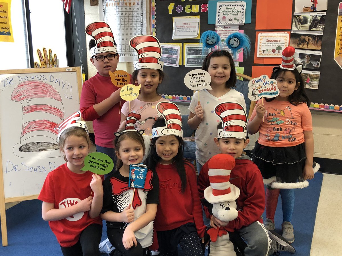 LindenhurstUFSD's tweet photo. Students of @AlbanyAveLindy honor #DrSeuss on the eve of his birthday! #LUFSD #LookAtLindy #LindyLovesLearning https://t.co/767GJTc8Kx