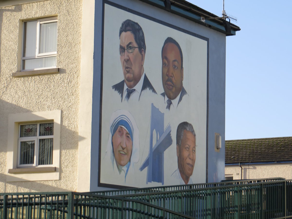 MaxHomo's tweet image. Finally made it in to see the #DerryGirls mural in person. Bold move to change up the cast so radically for season two but fingers crossed it pays off 🤞