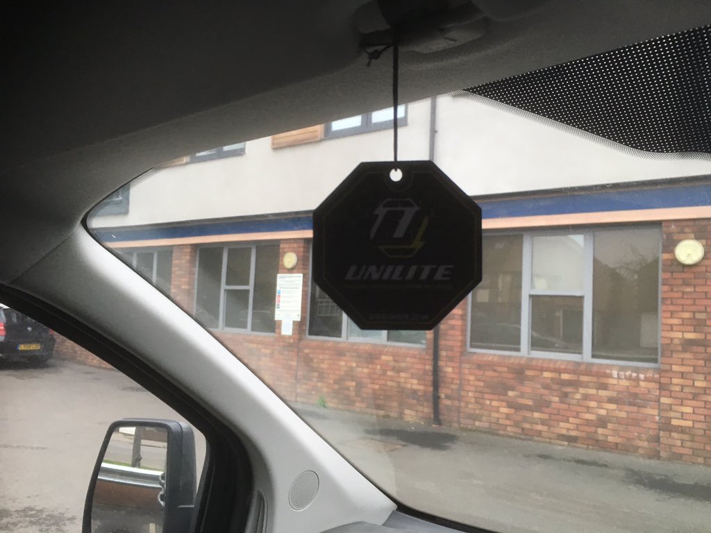 paulob19's tweet photo. @Glenfield_Elec @Uniliteuk SNAP😀👌🏼. Thanks @Lisa_Unilite , #feelingfreshfriday👍🏼 https://t.co/dMQstUJExo