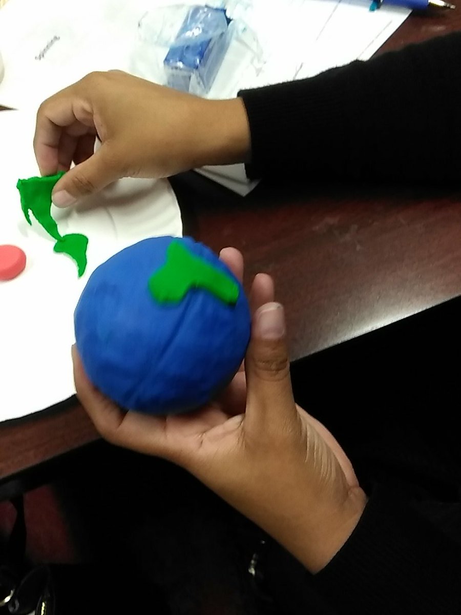 TraciSilvertho7's tweet photo. Elaborate earth rotation @SLJackson15 @SheldonISDPD #sisdscience https://t.co/Aik4DLR2wk