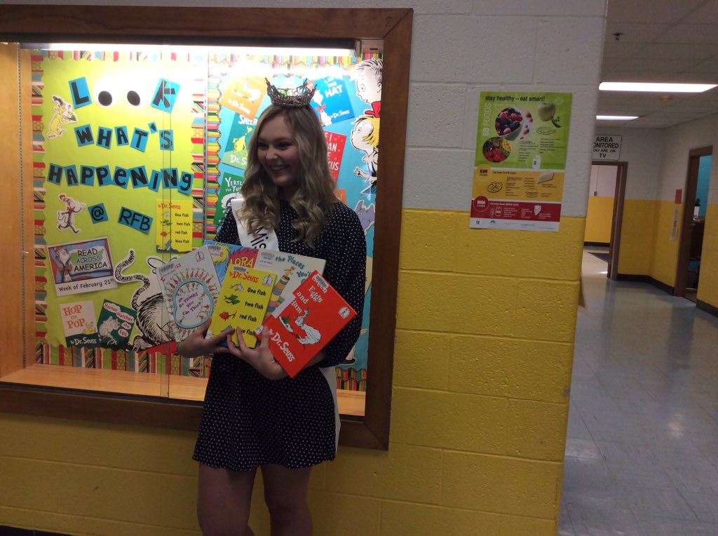 IPSBrandes65's tweet photo. We had so much fun today with our friends from UIndy. Thank you for coming and sharing the love of reading with us. #readersareleaders @UIndySEA @UIndySOE https://t.co/MoeHMCt3KK