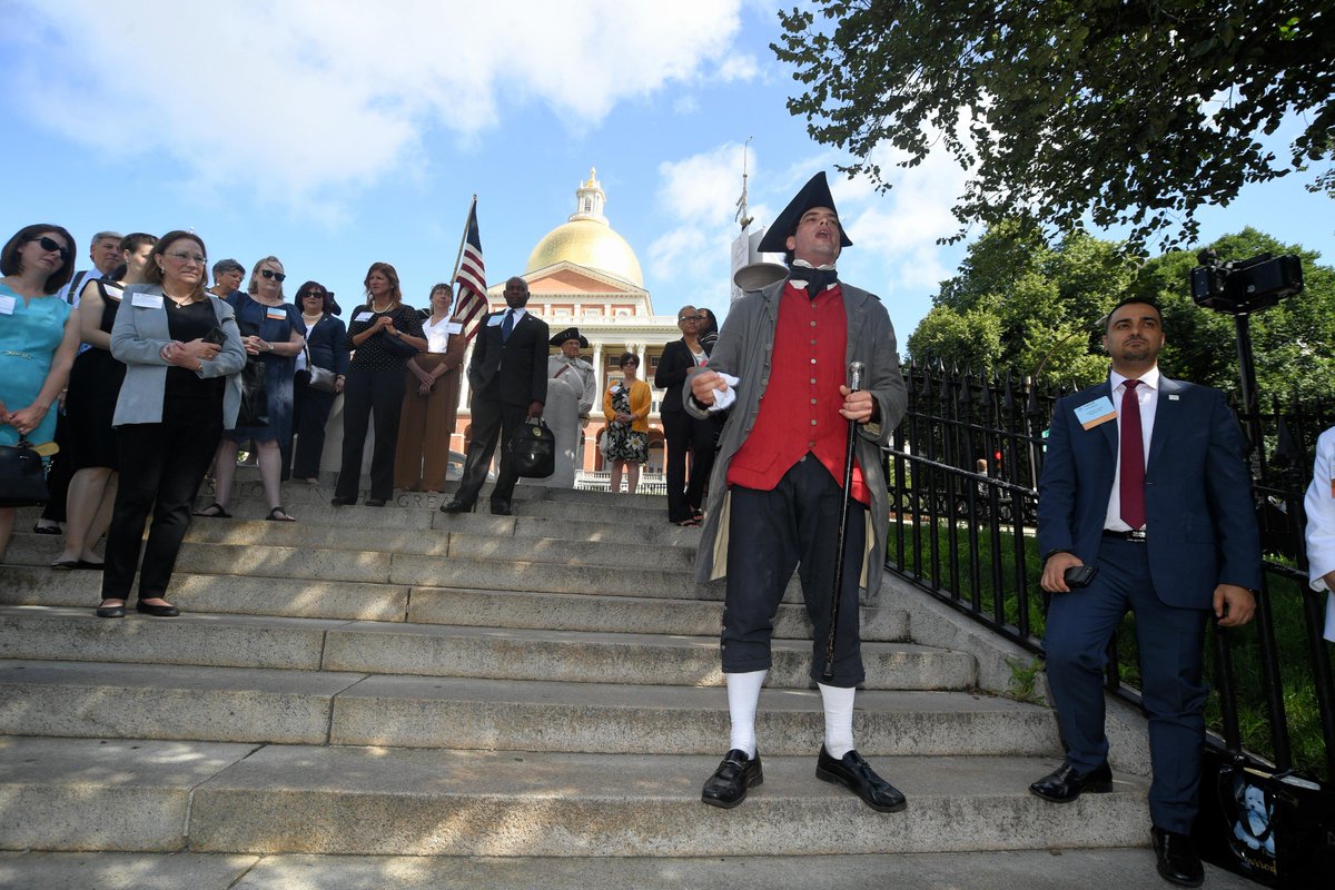PDIPOA's tweet photo. Our 2018 Boston Forum kicked off with a surprise visit by a town crier and fife &amp; drum corps as we walked to the Massachusetts State House. What surprises will the 2019 San Diego Forum bring? #protocolBOS18 #protocolforum #forumfridays 📸: @gradimages https://t.co/K5td5dxjfw