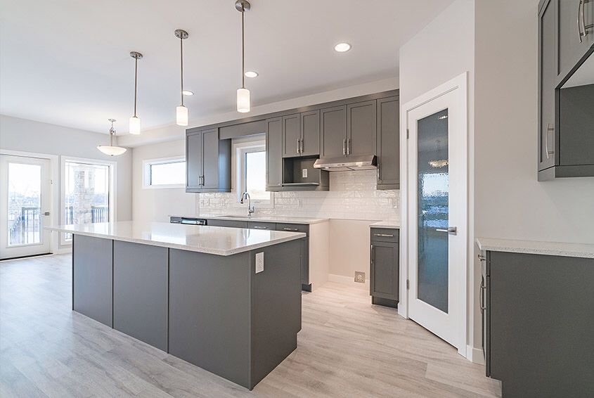 A beautiful recent install of ours!

#Quartz is #Quartzforms, color is #Whistler. This gorgeous #new #home #design is by #SterlingHomes, and is available for quick sale:

buff.ly/2H87gao

14 Janakas Place. Community: #TaylorFarm #Manitoba

#NewHome #ForSale #Modern #Fresh