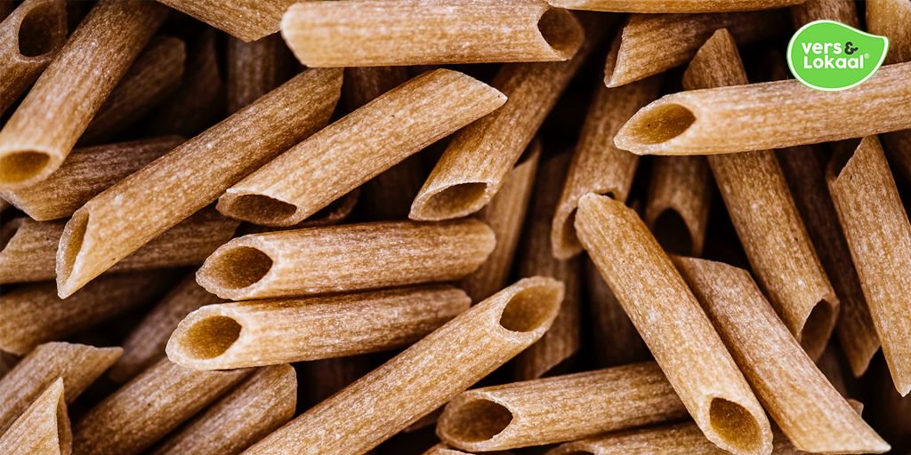 Pasta liefhebbers opgelet! Het gerecht voor week 4. met volkoren penne pasta. staat online en is nu te bestellen via versenlokaal.nl

Inhoud box:
Schorseneren
Kipfilet
Volkoren penne pasta 
Cherrytomaatjes
Prei
Knoflook
Italiaanse kruiden 
Passata