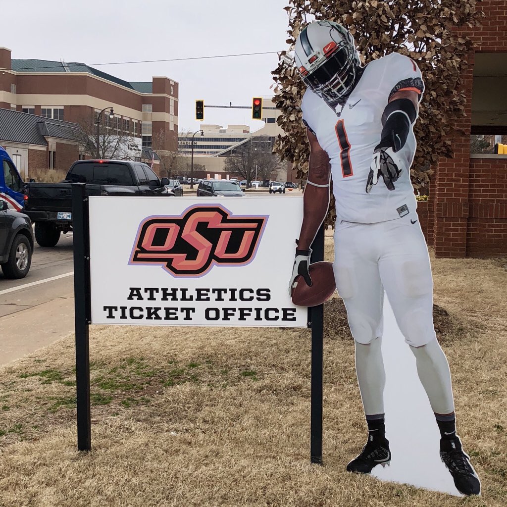 OSUFanEx's tweet photo. Give us a call and let the dream team help you renew your @CowboyFB season tickets! 📞 877-ALL-4-OSU 

Lines open until 6 p.m. #okstate #GoPokes https://t.co/Doxe2Bw7zC