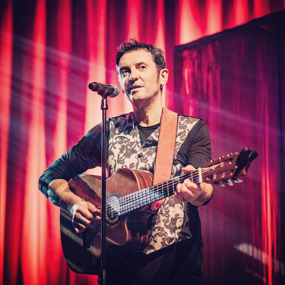 A ce soir RETHEL !

Dédicaces à partir de 18h00 à L'Agora.
Concert à L'Atmosphère de Rethel à 20h30
⚠️ Dernières places : bit.ly/2EA8yJt

#Jamait #MonTotem #EnConcert
📷 <a href="/KBStudios_Paris/">KB Studios Paris</a>