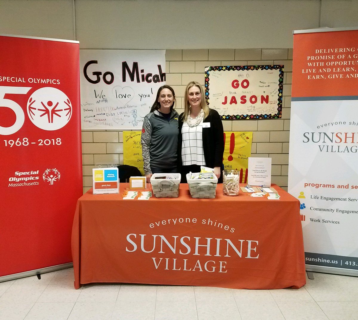 SpOlympicsMA's tweet photo. Great time at South Hadley School Day Games! A big thanks to Amie from @Everyone_Shines for coming out today!! 
#everyoneshines #ChooseToInclude https://t.co/zKIuXwPK9L