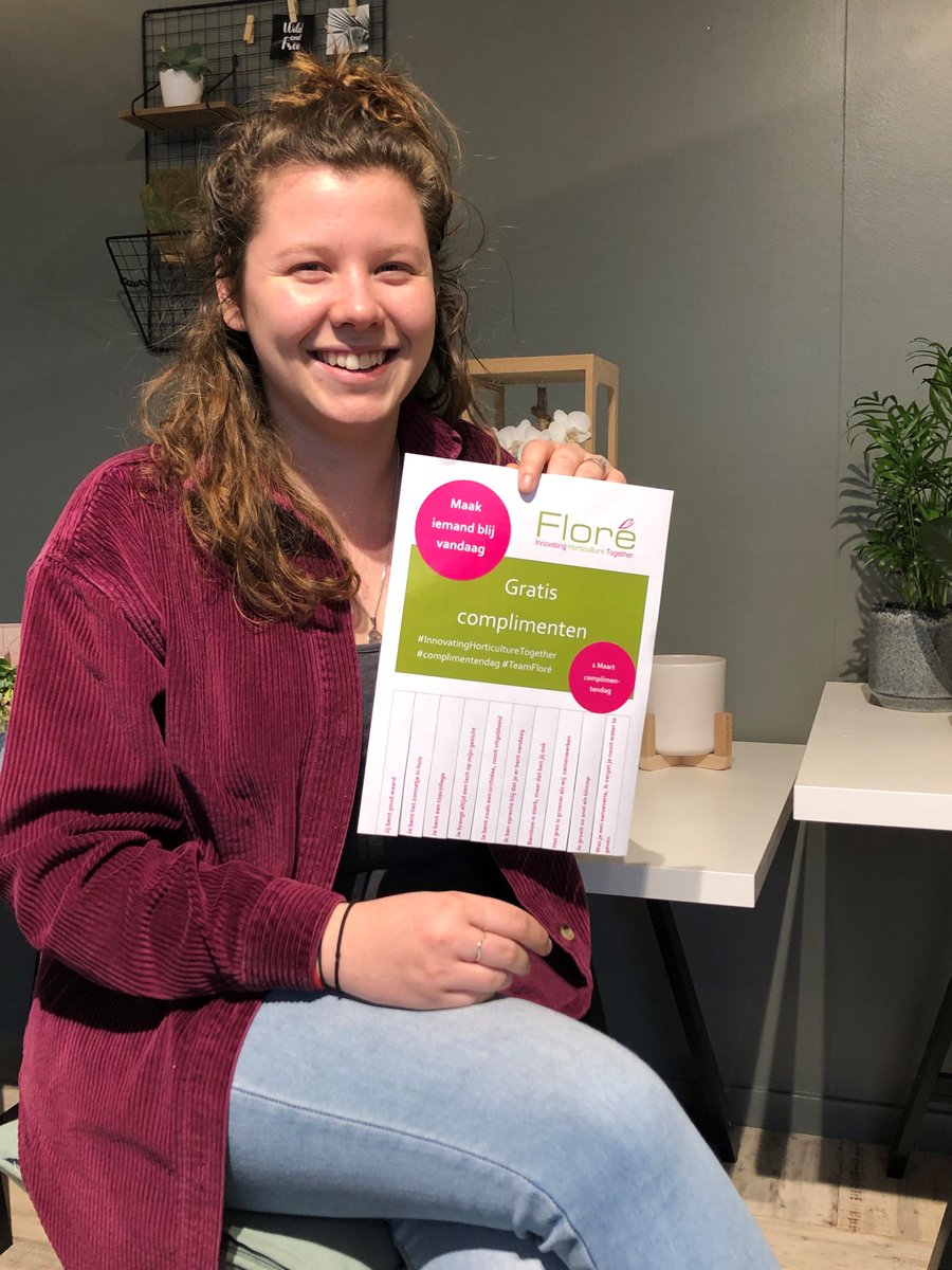 Flore_Groep's tweet photo. Een complimentje extra vandaag! 💪😊 Het gras is groener als wij samenwerken! 🥰 #Complimentendag #innovatinghorticulturetogether #teamflore #mijncollegaszijndebeste #elkedagiscomplimentendag #gratiscomplimenten https://t.co/42GwvIBCVc