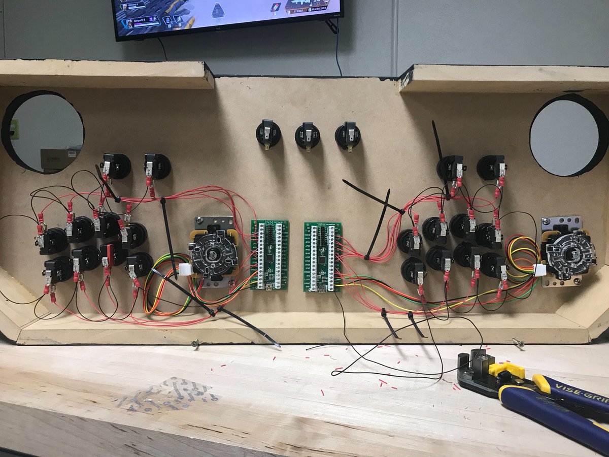 RCLPeoria's tweet photo. Retro gaming controller wired up by RCL member Chris Papach #rclmakes #rclpeoria #makersgonnamake https://t.co/nYZGPZe2gC