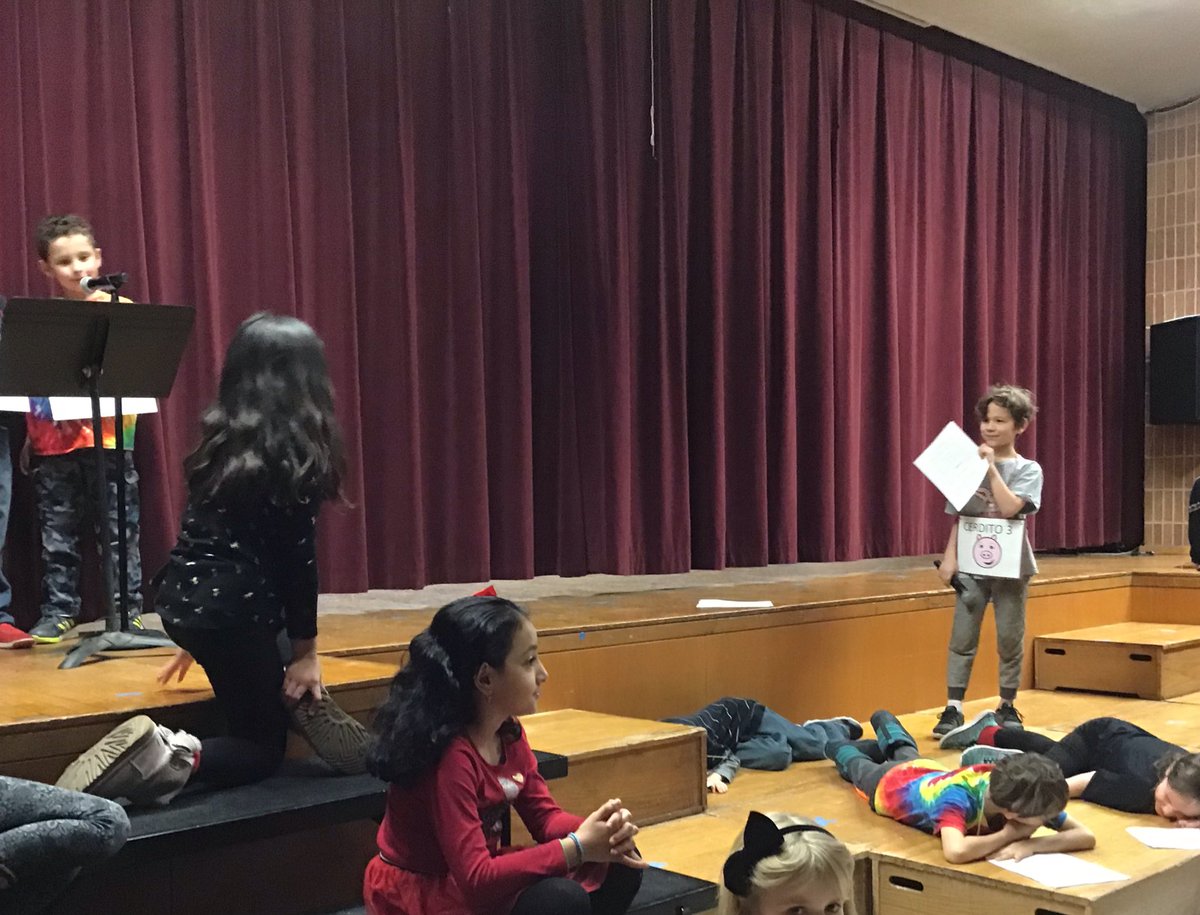 ¡Reader’s theater en español! Way to go second grade! #gallinitaroja #caperucita #ricitosdeoro #3cerditos #oakpark97 #Holmeshawks #d97spanish