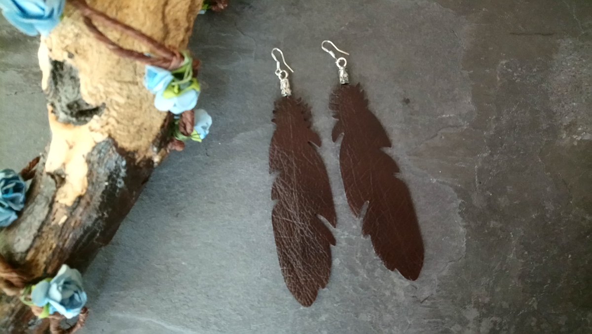 SarahCraftHouse's tweet photo. Handmade real leather Feather earrings on silver plated hooks £3.50 each postage £1.27
#bohostyle #Handmadejewellery #supportsmallbusiness #fashionista #sarahscraftyhouse #shoplocal… https://t.co/V9cdLdDvnU https://t.co/y8wxG02n5G