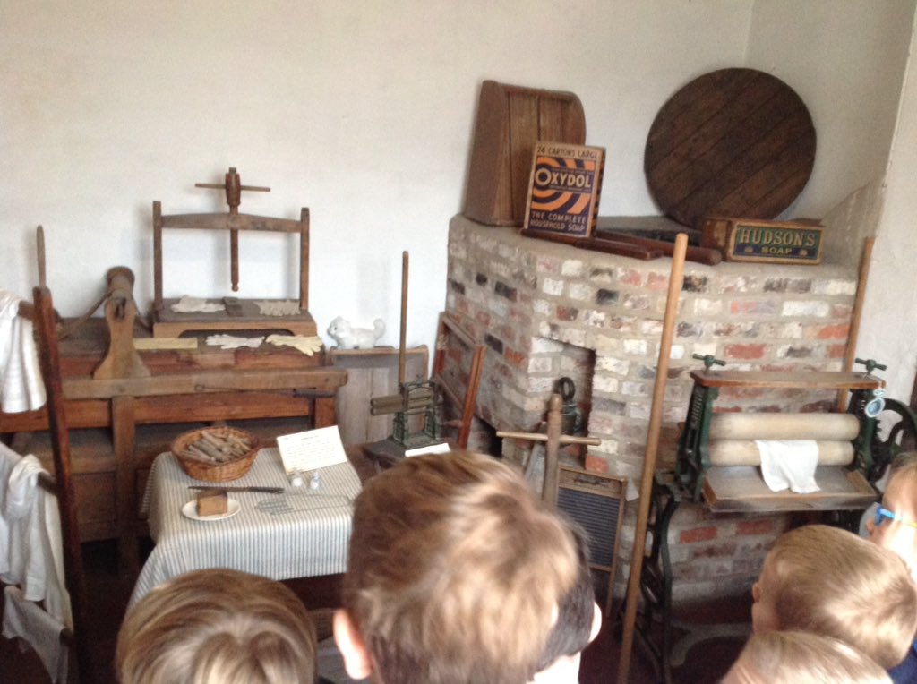 caythorpeclass4's tweet image. We went back in time at The Museum of Lincolnshire Life! #beforecomputers