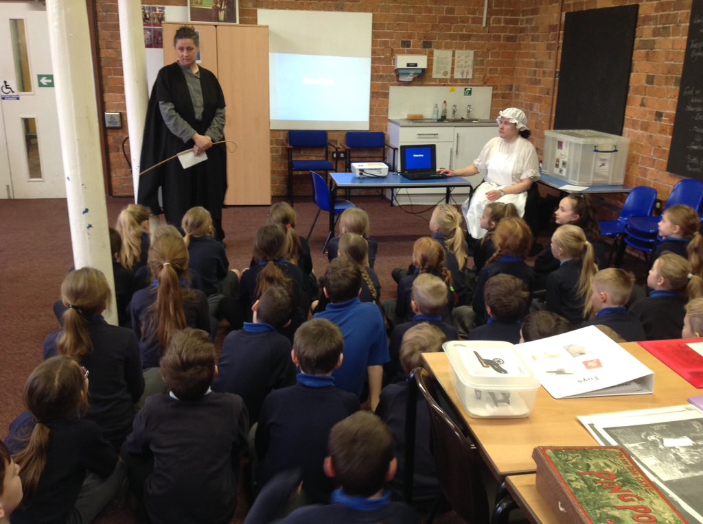 caythorpeclass4's tweet image. We went back in time at The Museum of Lincolnshire Life! #beforecomputers