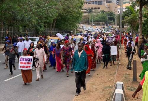 SaharaReporters's tweet photo. 'Two Million Women' Hold Rally Asking @Atiku To Concede Presidential Election To @MBuhari | Sahara Reporters
This is not acceptable at a time when Nigerians expect that anyone that aspired to govern the country would at the very least imbibe...
READ MORE: https://t.co/gIY4TPzYAt https://t.co/zaIMBtsQ4s